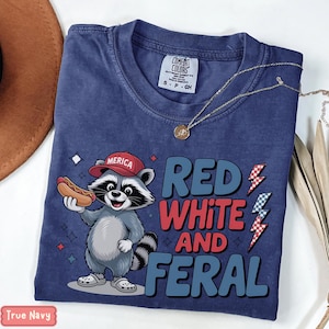 Rot, weiß und wildes Hemd, lustiges Waschbär USA T-Shirt, 4. Juli Hemd, Merica Hot Dog Hemd, Comfort Farben Vaterländisches Hemd, Unabhängigkeitstag T-Shirt