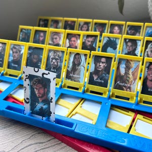 Afdrukbare kaarten Fourth Wing Guess Who-spel