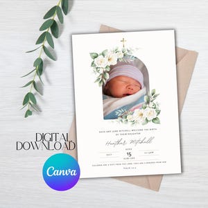 Christliche Baby Mädchen Geburtsankündigungsvorlage | Blumen weiße Rosen & Kreuz | Bearbeitbares Canva Design