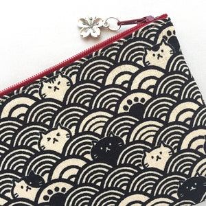 Seigaiha & Neko Zipper Pouch / Coin Purse or Pencil Case - Japanese Traditional Pattern - Ocean Waves and Cat - Black