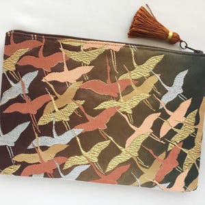 Cartera de mano obi vintage reciclada / bolsa con cremallera de 15 x 23 cm - Flying Cranes - Senbazuru