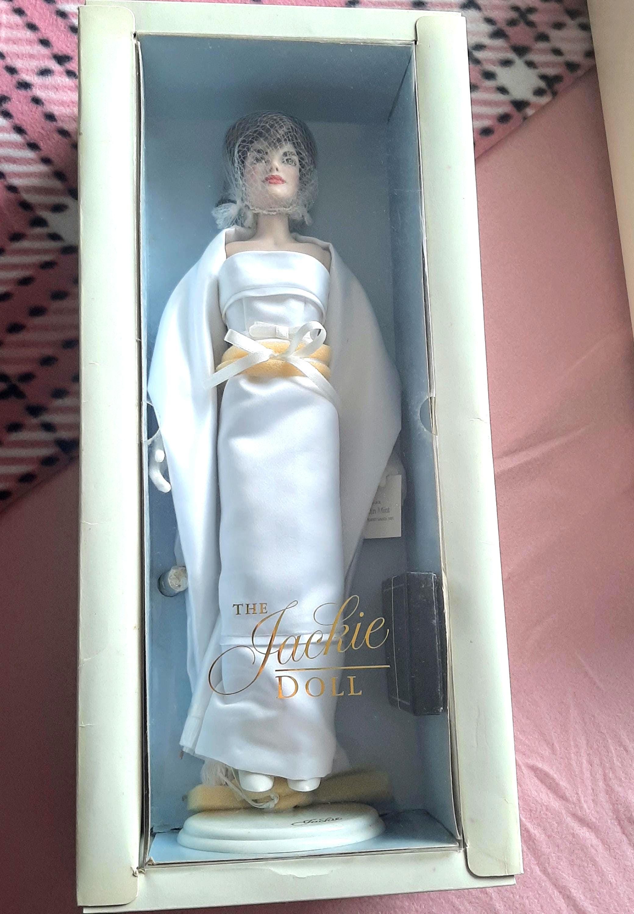 Vintage Franklin Mint Jackie Kennedy Porcelain Doll. in Original 