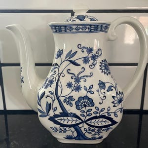 Vtg. Enoch Wedgwood Blue Onion Tea/Coffee Pot w/ Lid White Blue Ceramic England
