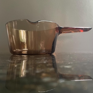 Vtg. Vision Ware Amber Glass 1L Sauce Pan Corning Ware USA Pour Spout, NO LID.