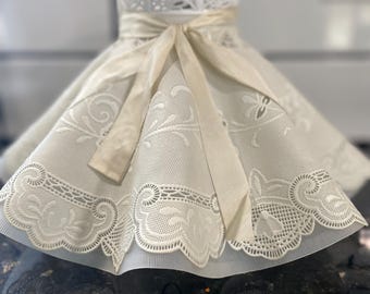 Vtg. 50's  Scalloped Boudoir Molded Plastic CLIP-ON Lamp Shade with Lace Covering & Ribbon Covering.