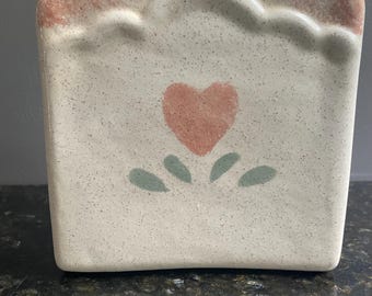 Vtg. Country Heart Stoneware Napkin Holder Peach/Green. Cottagecore.