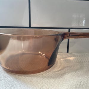 Vtg. Vision Corning Ware Amber Glass Sauce Pan Pot 1.5L NO LID.