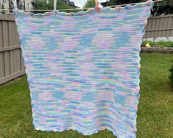 Couverture pour bébé en coton au crochet fait main : couleurs pastel, accessoire de photographie (32 x 29 po.)