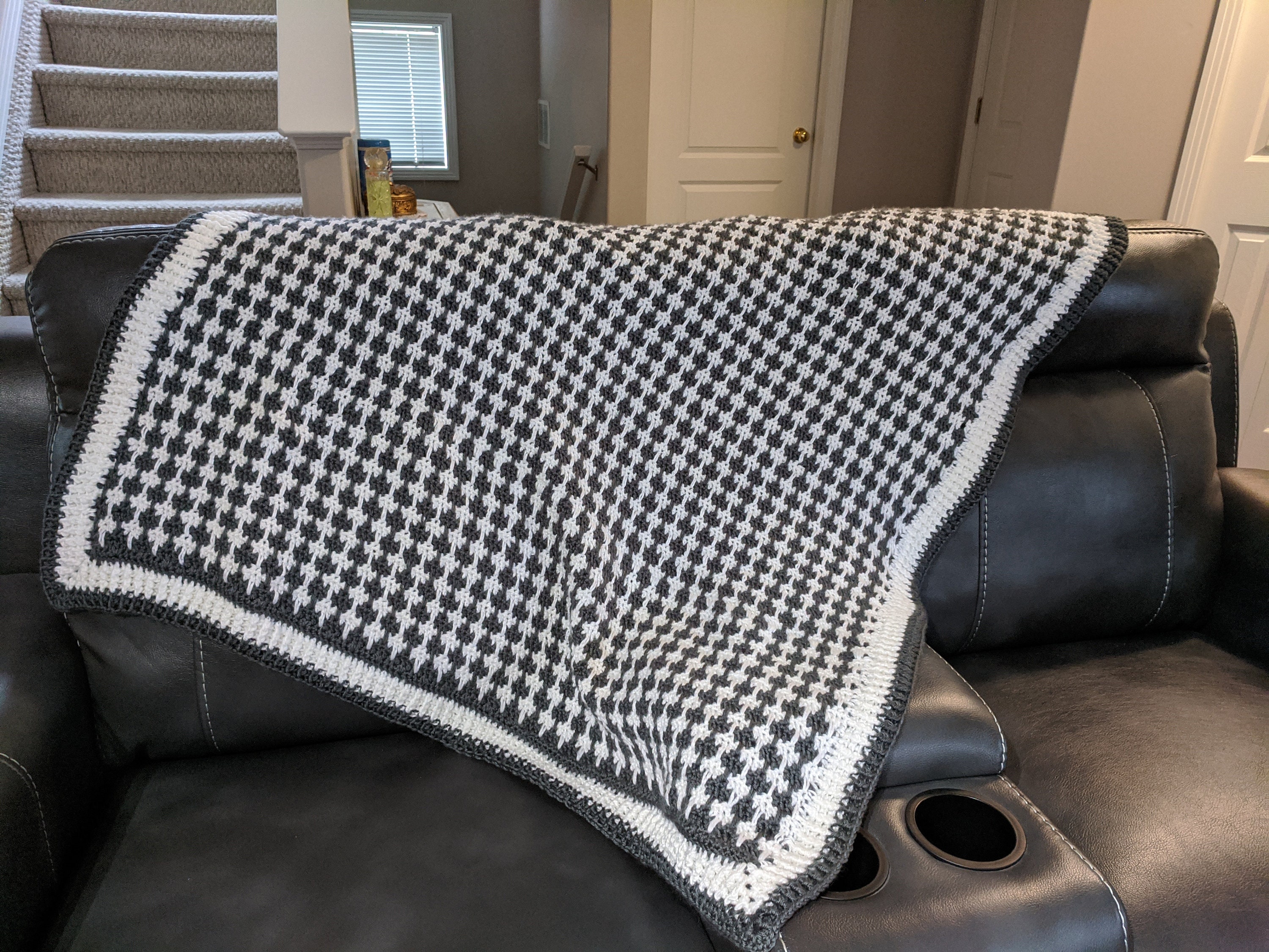 NEW Crochet Handmade Houndstooth Grey and White Baby Blanket No Holes