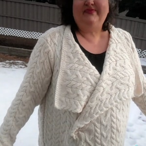 Jedyny w swoim rodzaju, ręcznie robiony na drutach kardigan Fisherman Wool Alan Wrap Cardigan Pasuje na rozmiary od L do 3XL