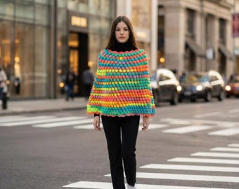 Poncho carré grand-mère crocheté à la main : châle bohème multicolore