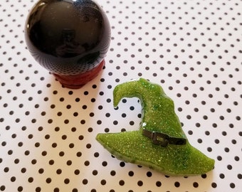 Witch hat - sparkly witch hat - green witch hat - witch hat pin - witch hat brooch - resin witch hat - witchy - wiccan - witchcraft - gift