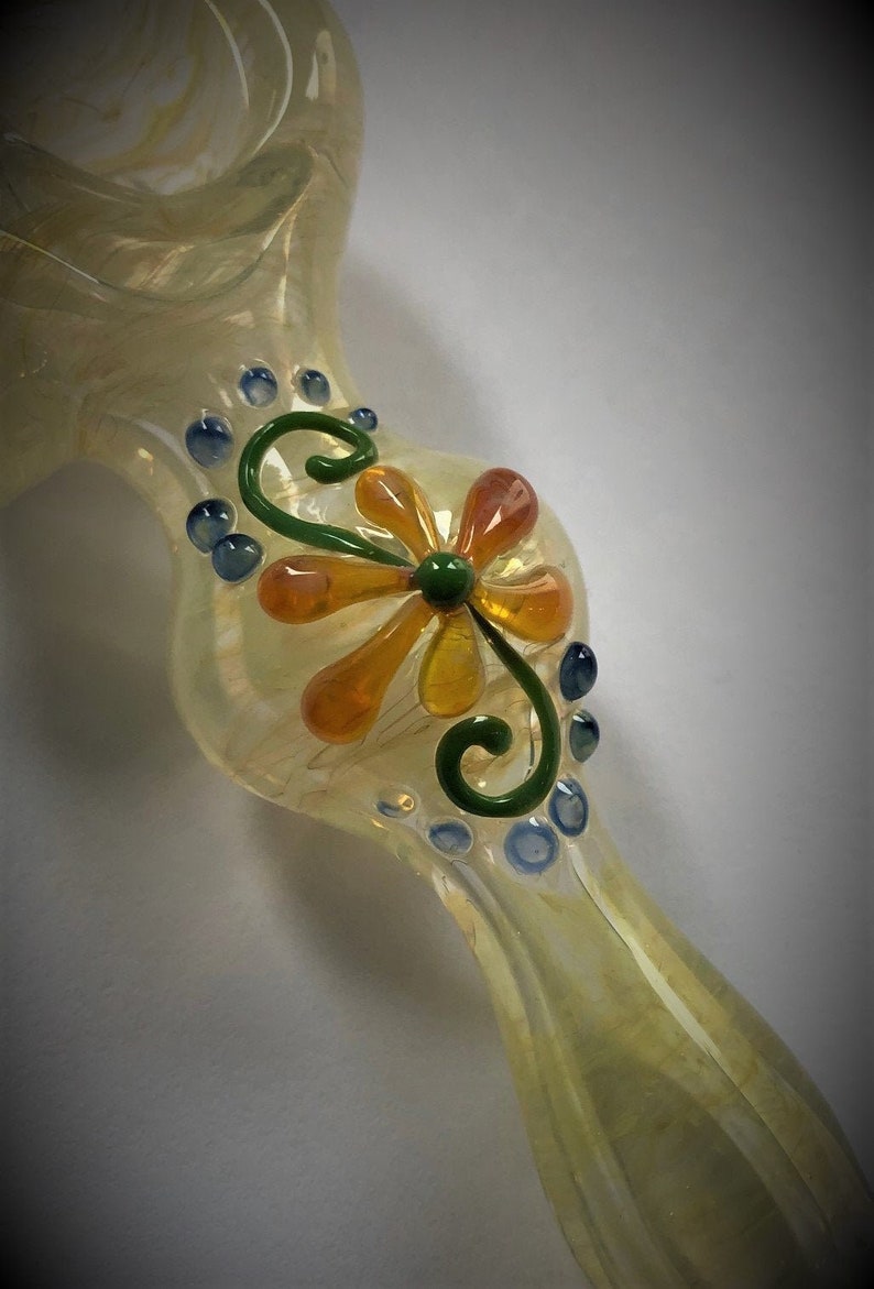 Glass Flower Power Pipe With Daisy Style Bloom and Color - Etsy