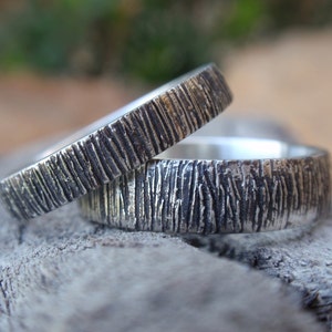 Wood Grain Wedding Band Set His and Hers Oxidized Tree Bark Textured Rings 5mm & 4mm Sterling Silver Handmade Jewelry Rustic Country Wedding image 3