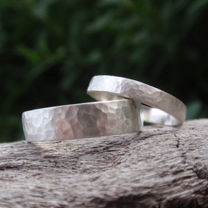 hammered wedding band set of 2 matching wedding rings for men and women sterling silver 5mm & 3mm image 5
