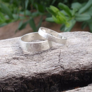 hammered wedding band set of 2 matching wedding rings for men and women sterling silver 5mm & 3mm image 4