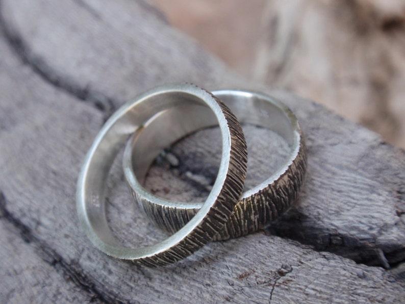 Wood Grain Wedding Band Set His and Hers Oxidized Tree Bark Textured Rings 5mm & 4mm Sterling Silver Handmade Jewelry Rustic Country Wedding image 2