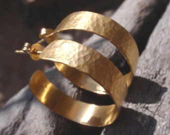 goud gehamerde hoepels 24-karaats vergulde sterling zilver gehamerde medium hoepel oorbellen handgemaakte sieraden post oorbellen