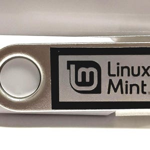 Linux Mint 21 - &quot;Virginia &quot; - Live Bootable USB, Live Operating System