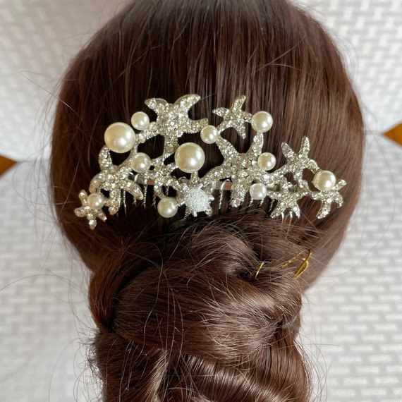 Starfish wedding comb, clear rhinestones and pearls in a silver tone setting, hair comb, veil comb, beach wedding destination