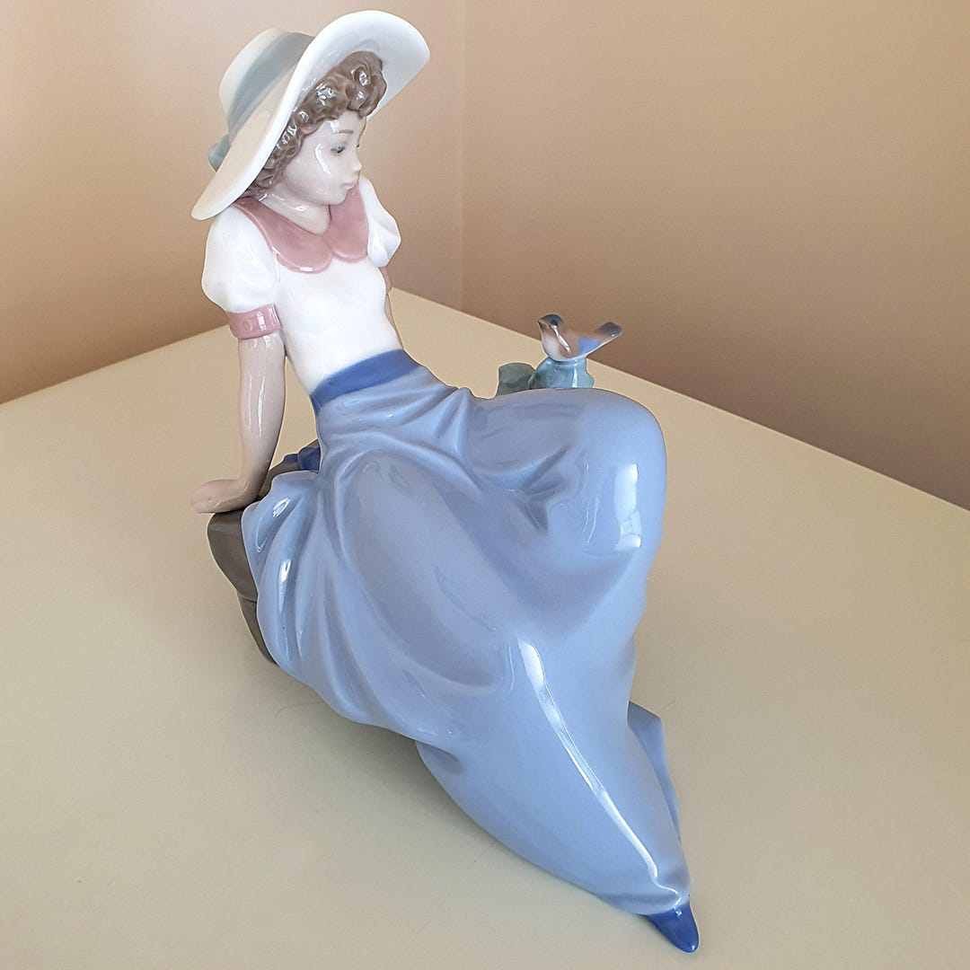 Vintage Nao Lladro 1042 Figurine | Girl Listening to Bird Song