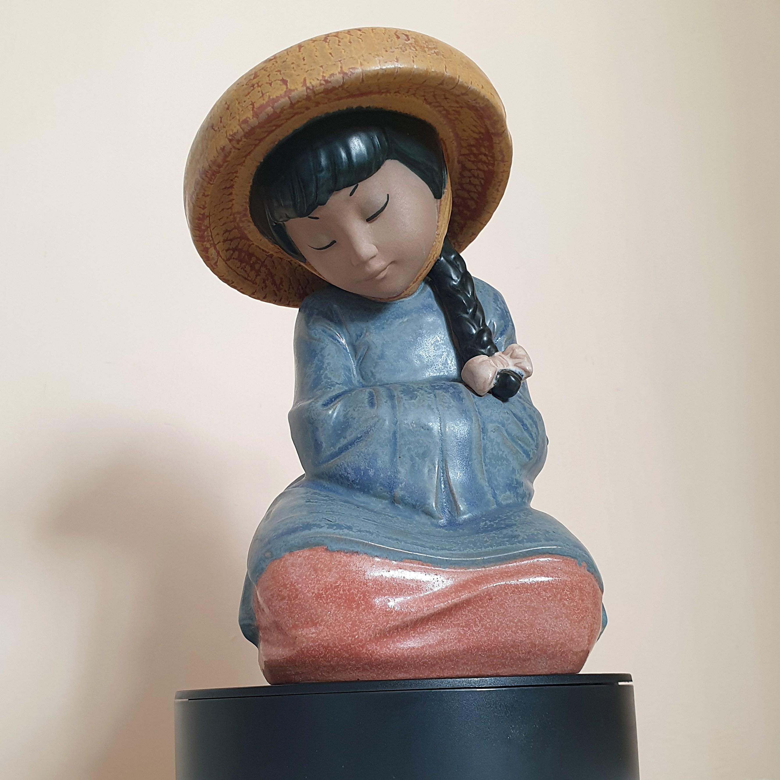 Nadal Figurine - Etsy