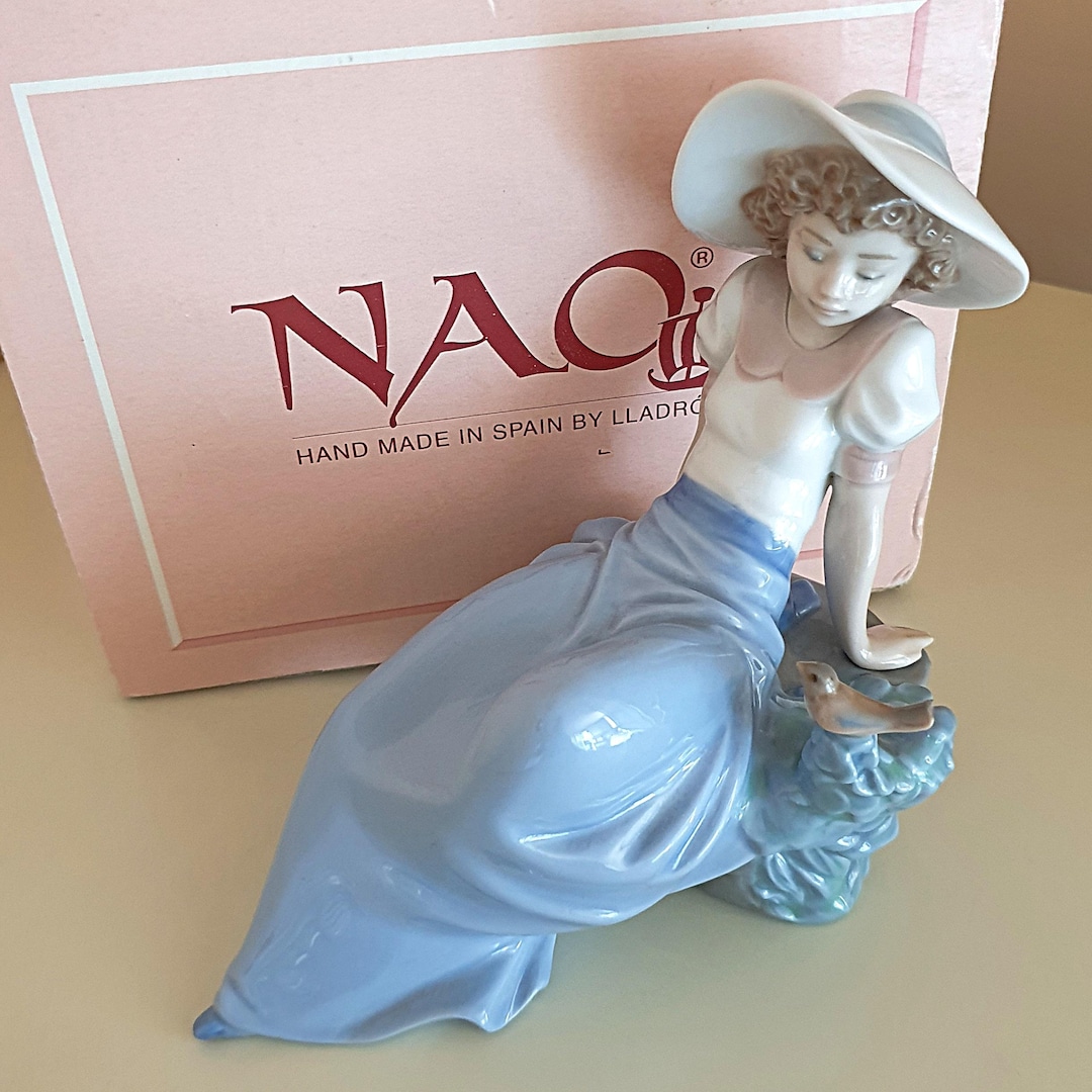 Vintage Nao by Lladro 1042 Porcelain Figurine | Girl Listening to