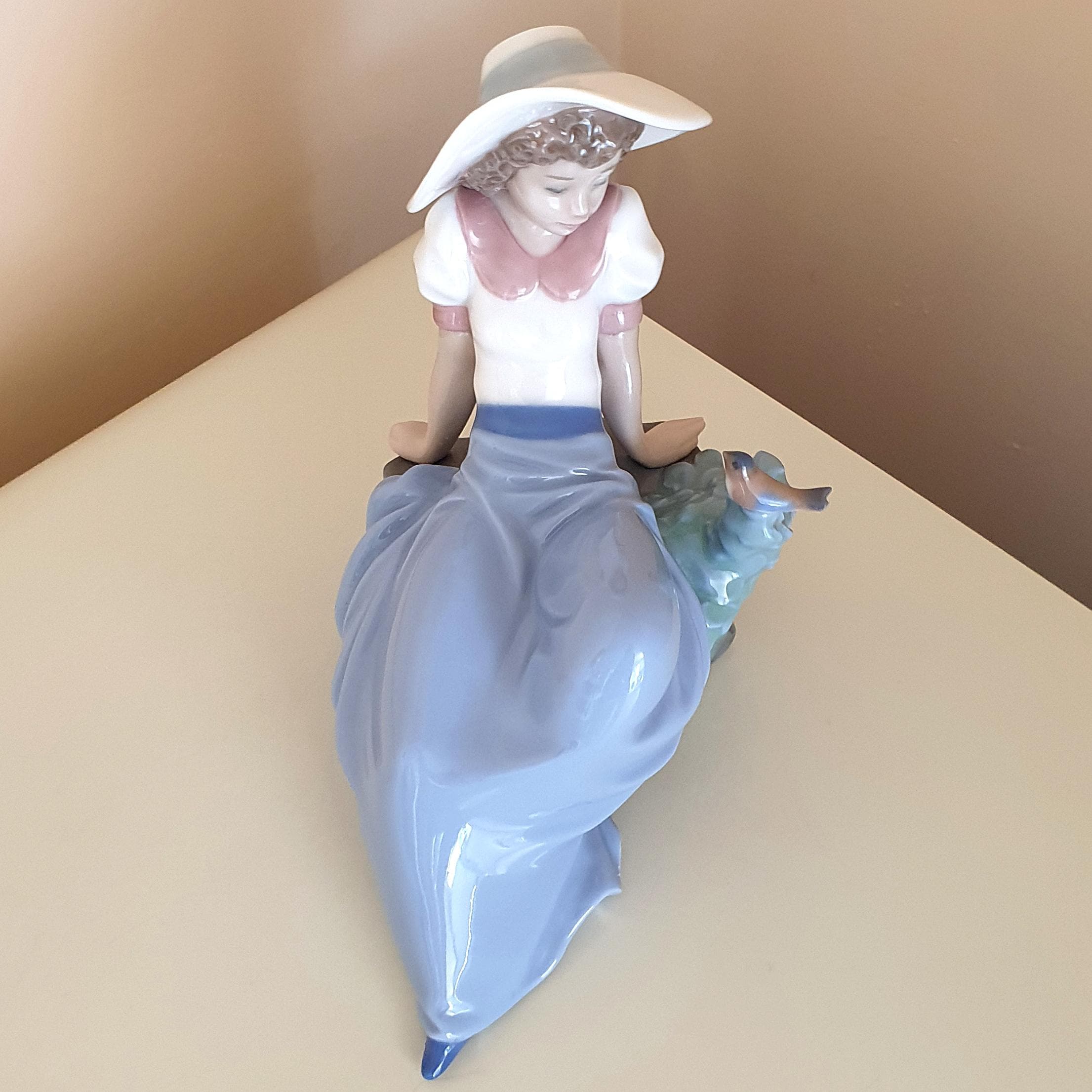 Vintage Nao by Lladro 1042 Porcelain Figurine | Girl Listening to
