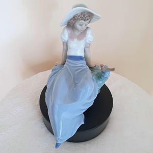 Retired vintage Lladro Nao Figurine 1042 &quot; Listening to bird&#39;s songs &quot; | Collectable handmade porcelain figure statue ornament