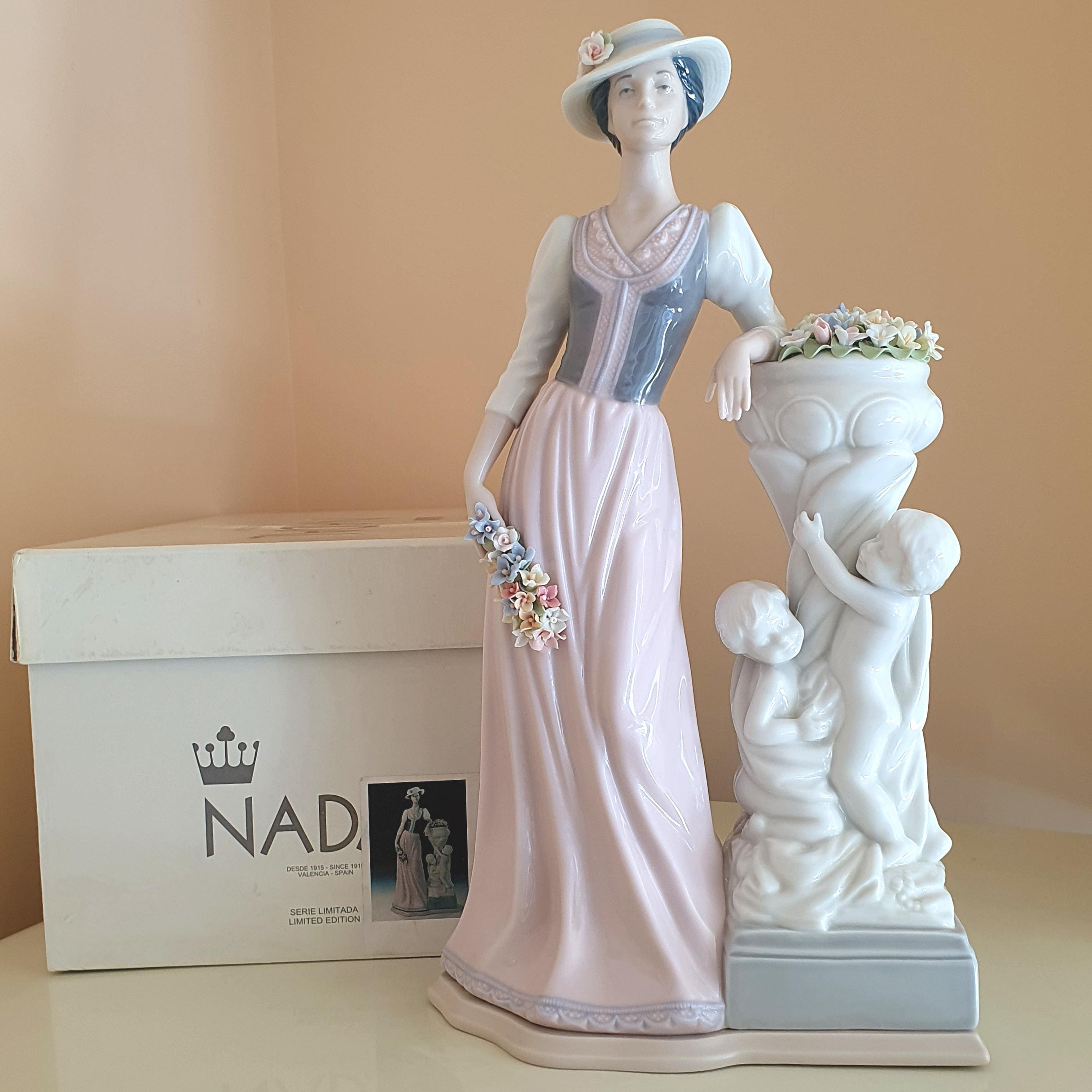 Nadal Figurine - Etsy