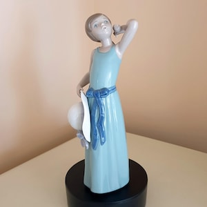 Lladro Figurines Girls With Hats - Etsy display picture 1