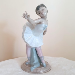 Lladro Nao Ballet Dancer figurine 1150 titled &#39; My first bow &#39; | Porcelain retired collectable ballerina made in Spain