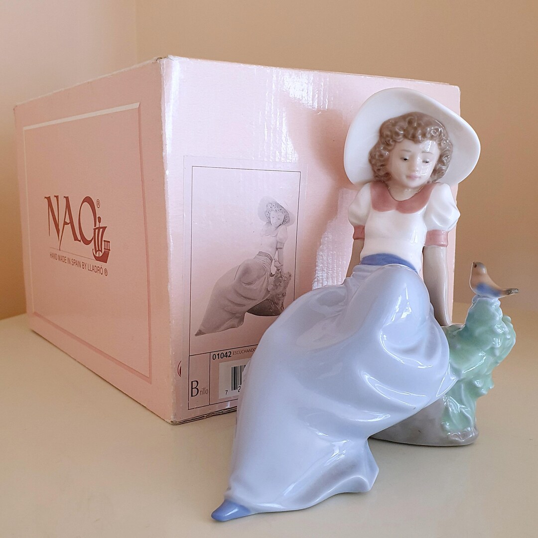 Vintage Nao by Lladro 1042 Porcelain Figurine | Girl Listening to