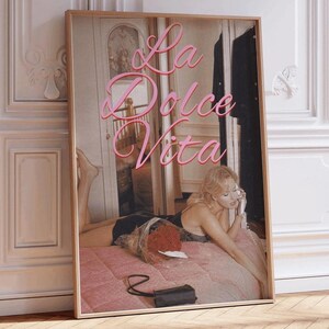 Dolce Vita Print, plakat Summer House, sztuka vintage, wydruk gazety, modne wydruki artystyczne, dziewczęca sztuka ścienna, romantyczny wydruk artystyczny, wystrój maksymalistyczny