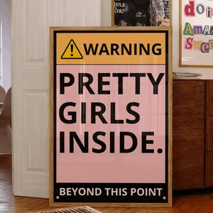Plakat dziewczęcy, wydruk z lat 70., zabawna sztuka ścienna, sztuka dziewczęca, wydruki Preppy, sztuka Funky, wystrój dopaminy, wystrój mieszkania Y2K, plakat zabawnego domu