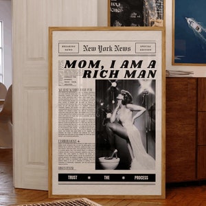 Wydruk z gazety, plakat typograficzny, mamo, jestem bogatym człowiekiem, wydruk estetyczny, dziewczęcy wystrój, modny plakat, wystrój pokoju w akademiku, eklektyczna sztuka ścienna