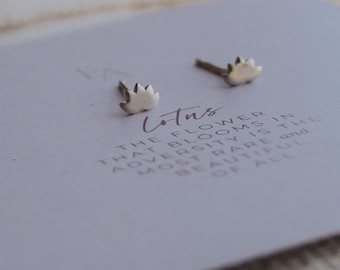 Pendientes de loto, delicados pendientes de botón, joyería minimalista de yoga