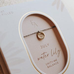 スイレンのブレスレット、7月の誕生花ジュエリー、意味のある誕生日プレゼント