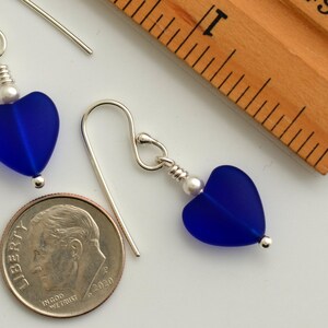 Heart earrings dark denim navy royal blue sea glass dangle drop earring sterling silver sapphire blue sea beach glass jewelry hypoallergenic image 2