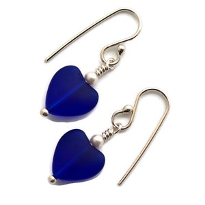Heart earrings dark denim navy royal blue sea glass dangle drop earring sterling silver sapphire blue sea beach glass jewelry hypoallergenic image 1