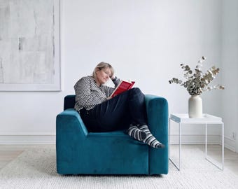 Gerrit Lounge Chair: gestoffeerd fluweel, houten frame, ontworpen en gemaakt in Denemarken