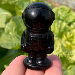 2.3&#39;&#39;+ Natural Obsidian quartz crystal Astronaut skull crystal gifts 1pc