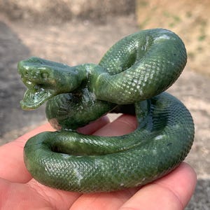 2.8&#39;&#39;+ Natural Green Jade quartz crystal Snake skull crystal gifts 1pc