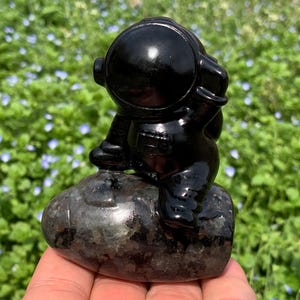 3.3&#39;&#39;+ Natural Obsidian+Yooperlite quartz,quartz crystal,hand carved,Crystal Astronaut,Astronaut skull,Crystal Gifts 1pc