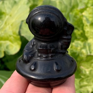 2.3&#39;&#39;+ Natural Obsidian quartz crystal Astronaut skull crystal gifts 1pc