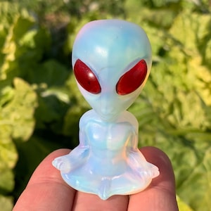 2.3&#39;&#39;+ Opalite quartz crystal Alien skull crystal gifts 1pc