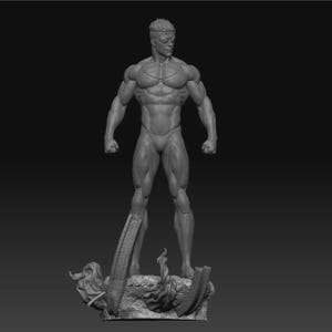 Puede incluir: Escultura en escala de grises de una figura masculina musculosa en pose heroica. La figura se alza sobre una base detallada con llamas estilizadas y elementos arquitect&oacute;nicos. La estatua muestra musculatura definida y una expresi&oacute;n decidida.