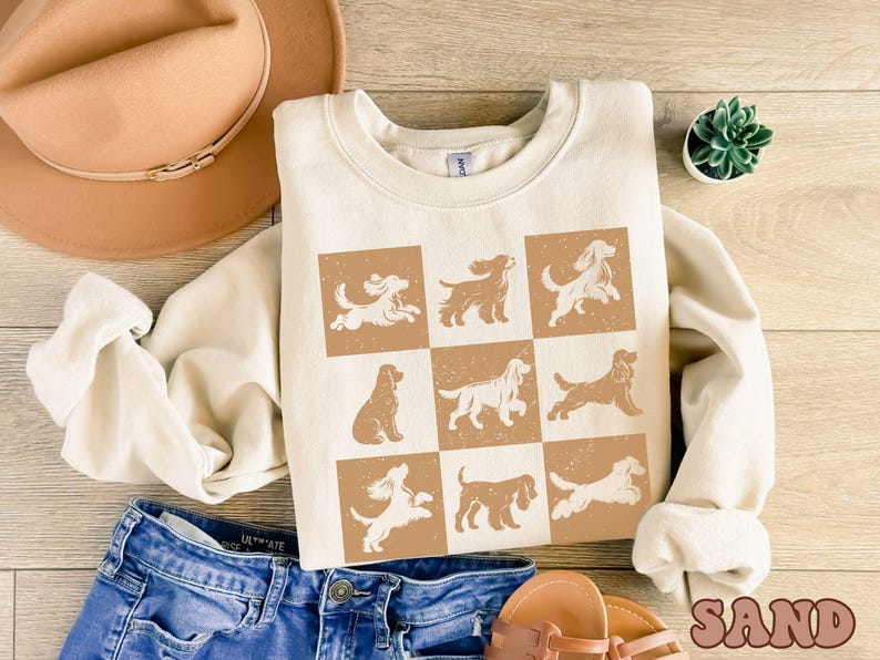 English Cocker Spaniel Sweatshirt: Checkered Dog Mom Gift Sand