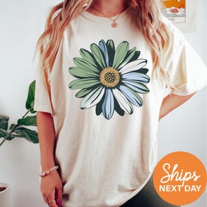 Vibrant Printed Comfort Colors Tee, Women&#39;s Eco Gift, Colorful Graphic Top, Sustainable Gift, Retro Bold Style