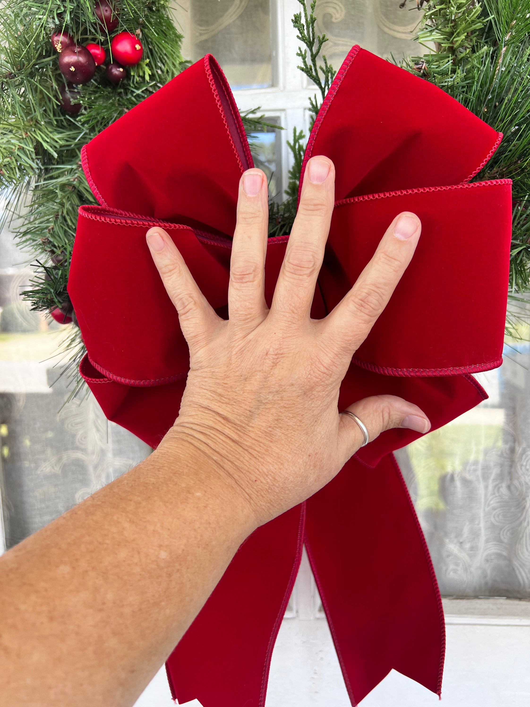 Red Christmas Bows for Gift Wrapping, Candy Cane Stripes (7 x 9 in, 6 –  Farmlyn Creek